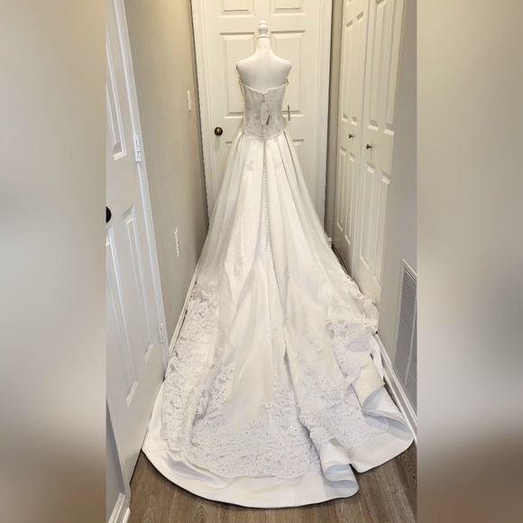 Anjolique Gorgeous White Boutique Gown Dress w/ Long Train - Picture 6 of 16